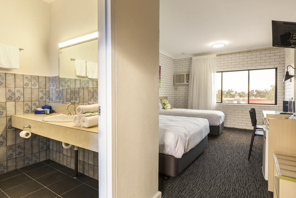 Boomerang Hotel Lavington Zewnętrze zdjęcie